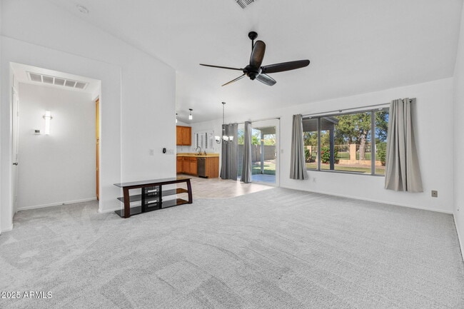 Building Photo - 1250 W Canary Way