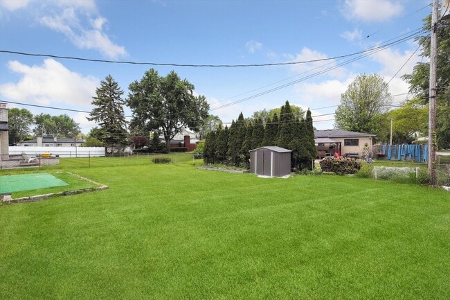 Building Photo - Move-In Ready 4 bedroom, 3 bathroom Home i...
