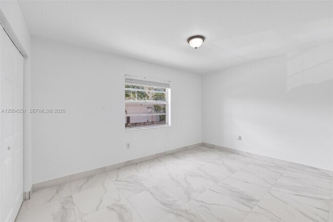 Building Photo - 140 NW 14th Ave