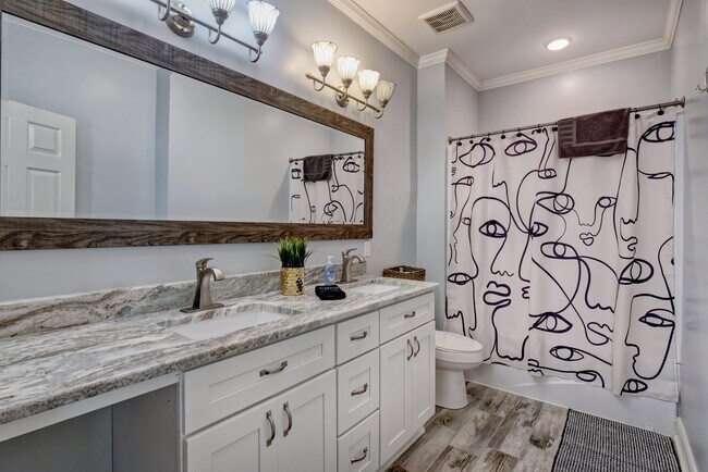 Primary bathroom - 1015 Rankin St
