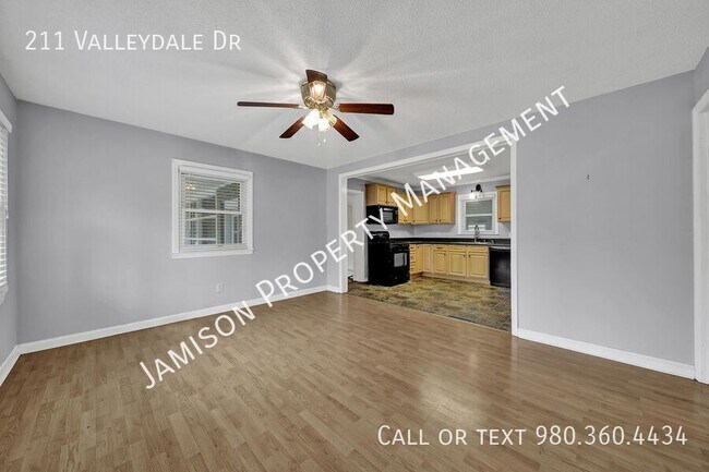 Building Photo - 211 Valleydale Dr