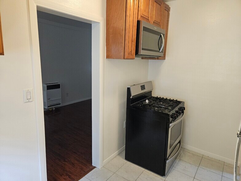 Building Photo - 1347 Pleasant Ave