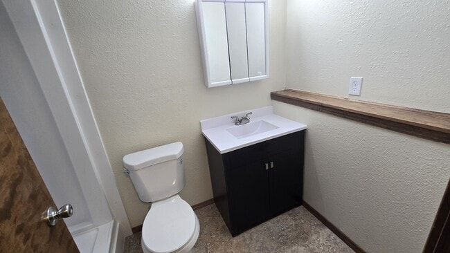 Building Photo - 3 Bedrooms, 2.5 Bathrooms, 1 Car Garage Fo...