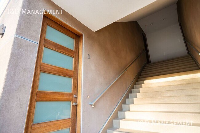 Building Photo - 3333 Reynard Way