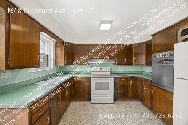 Building Photo - Massive 4-Bed, 2-Bath Apartment in Berwyn ...