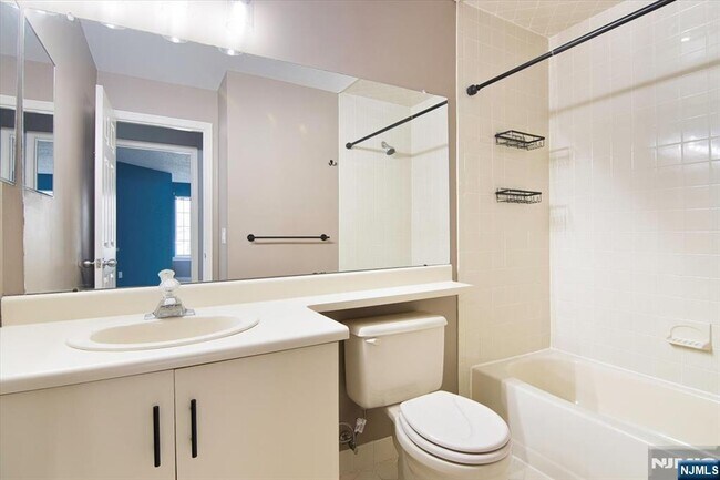 Building Photo - 1125 Hyde Park Ct