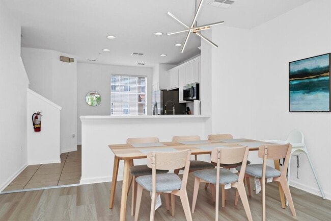 Building Photo - 4830 Tidecrest Ave