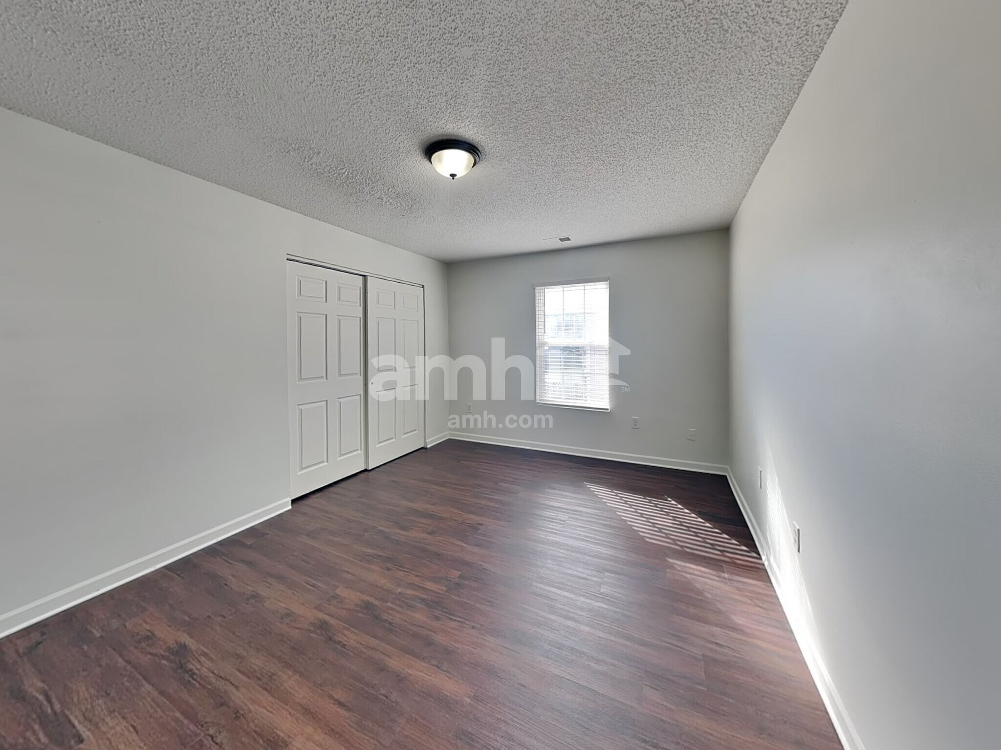 Building Photo - 2410 Highland Park Dr