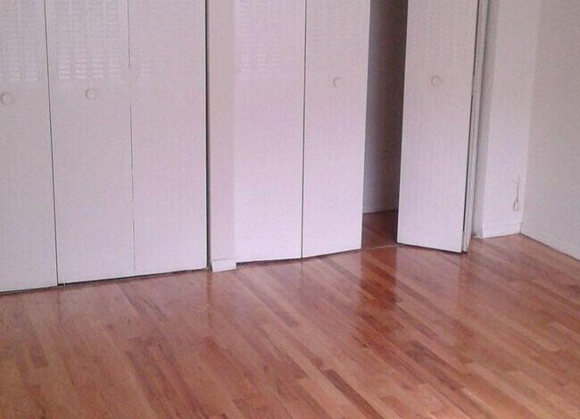 Building Photo - 1 bedroom in Chicago IL 60626