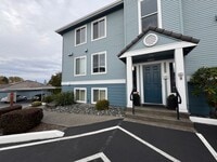 Building Photo - North Jackson Condo – Don’t Miss This Spec...