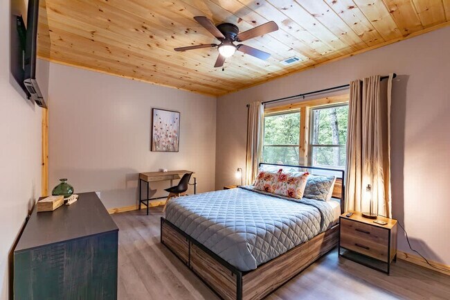 Building Photo - 43 Medina Ct