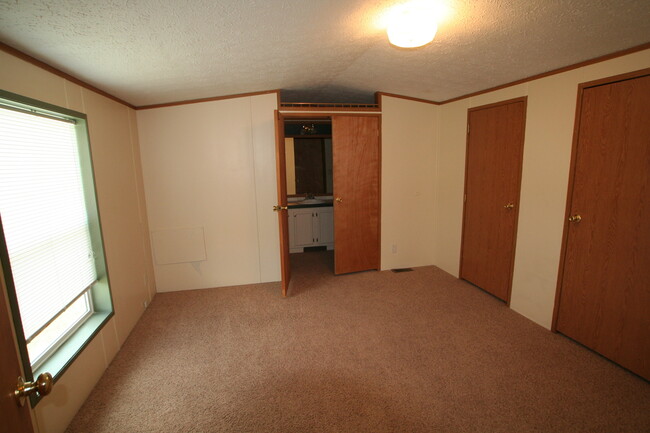 Building Photo - Nice home in Babcock Vista