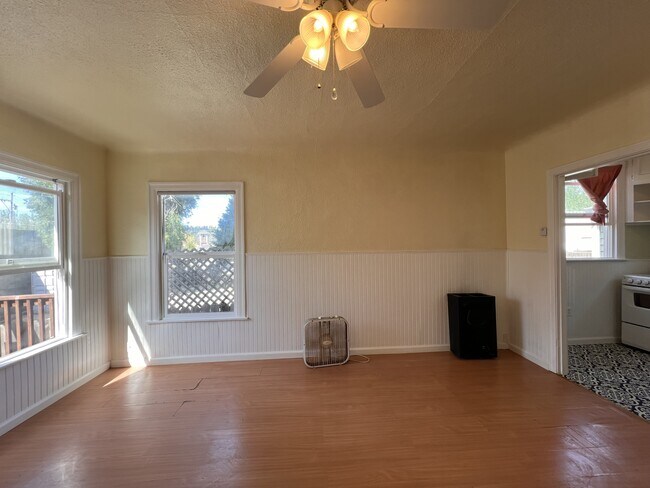 Building Photo - 415 S Auburn St