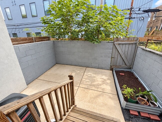 Building Photo - 1637 S 23rd St
