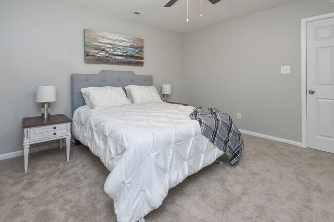 Building Photo - Completely Updated & Ready NOW!! 1-Car Attached Garage! Pet Friendly!