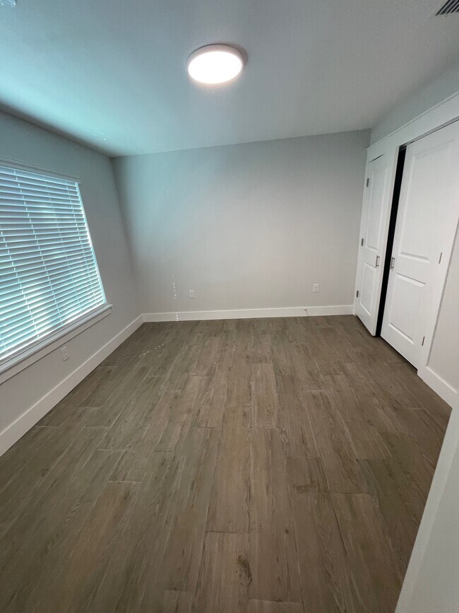 Building Photo - 51 Yacht Club Dr NE