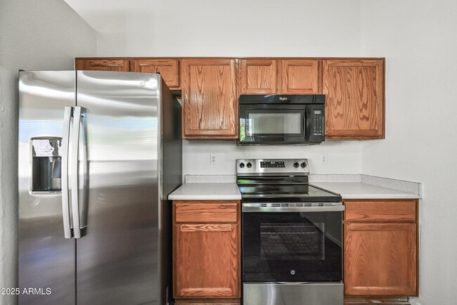 Building Photo - 641 E Gail Dr