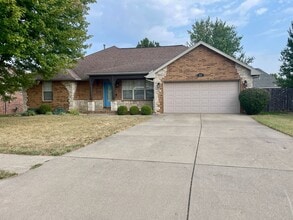 Building Photo - 1233 E Ogorman Ct