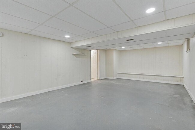 Building Photo - 310 Pine Tree Rd