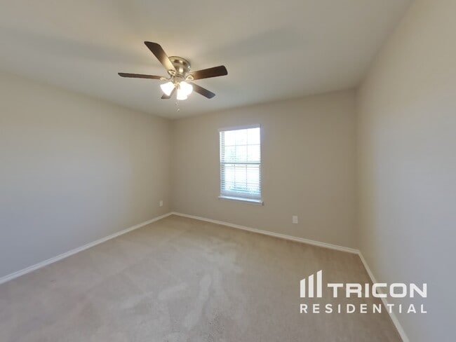 Building Photo - 2514 Henley Dr