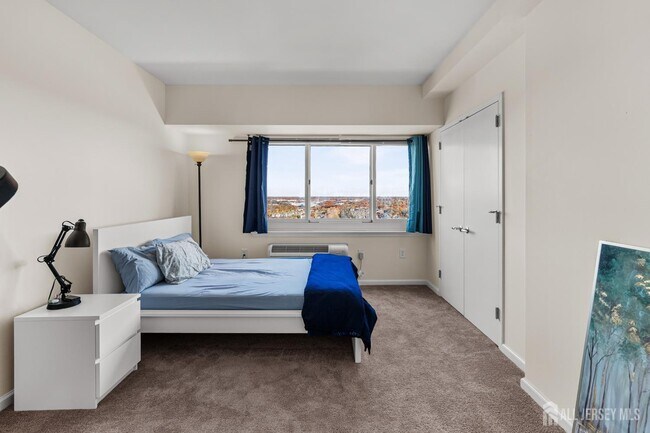 Building Photo - 110 Somerset St