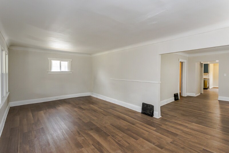 Building Photo - 4440 Fairview Dr