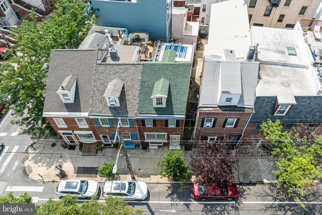 Building Photo - 854 S Front St