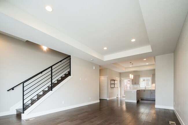 Building Photo - Modern 3 bed / 4 bath, 3 story townhome!