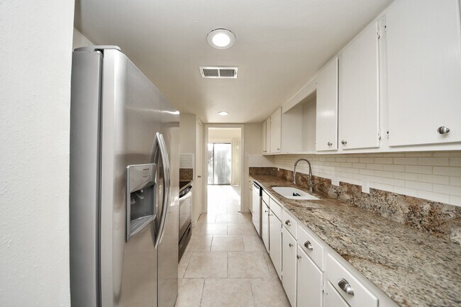 Building Photo - 1059 Country Pl Dr