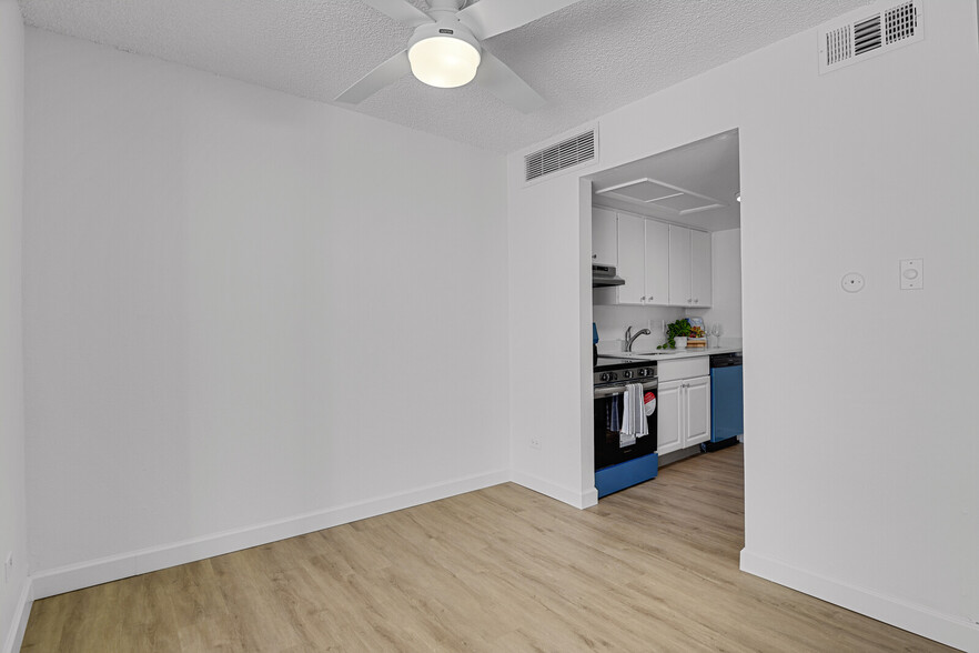 Building Photo - 3369 S Monaco Pky
