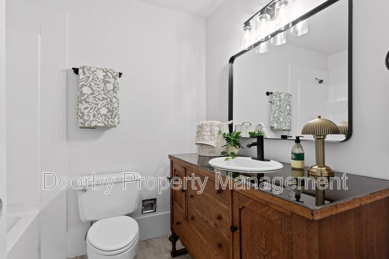 Building Photo - 841 Kay Cir