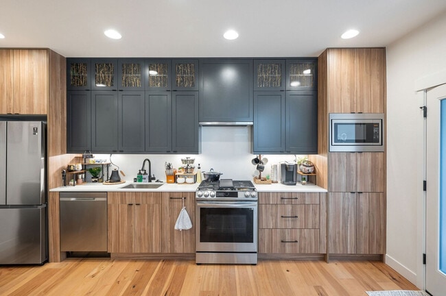 Building Photo - 34 W Cremona St