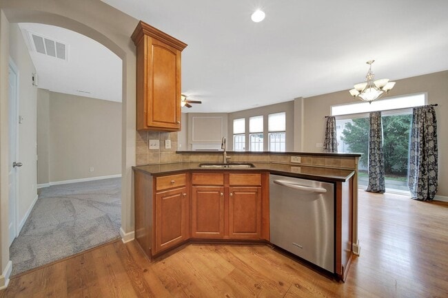 Building Photo - Beautiful Three Bed Two and Half Bath Town...