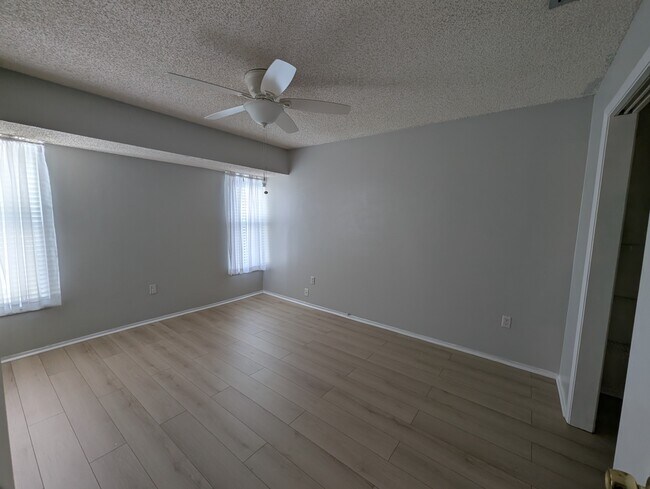 Building Photo - 4418 Parrot Ave