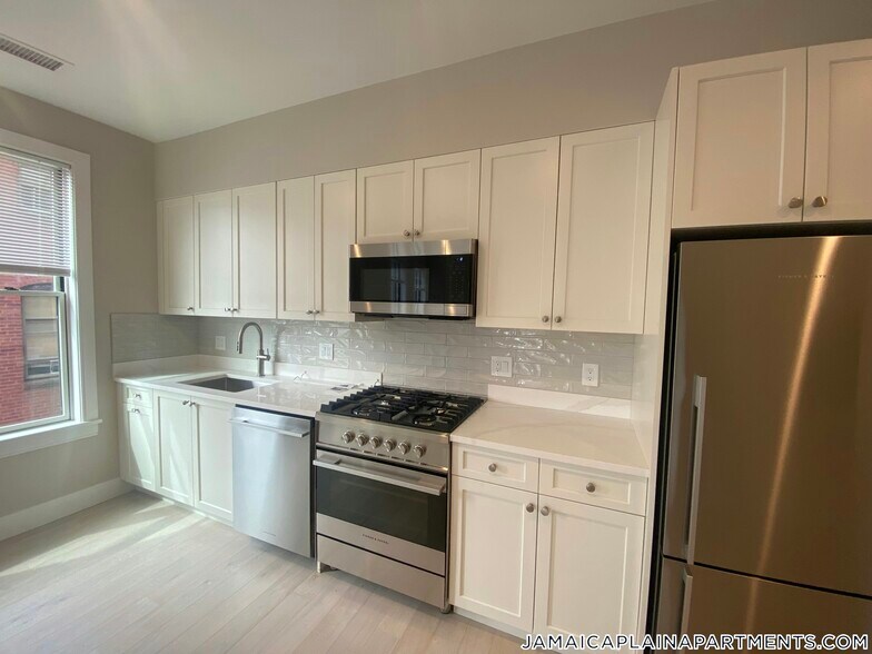 Building Photo - 197 Green St