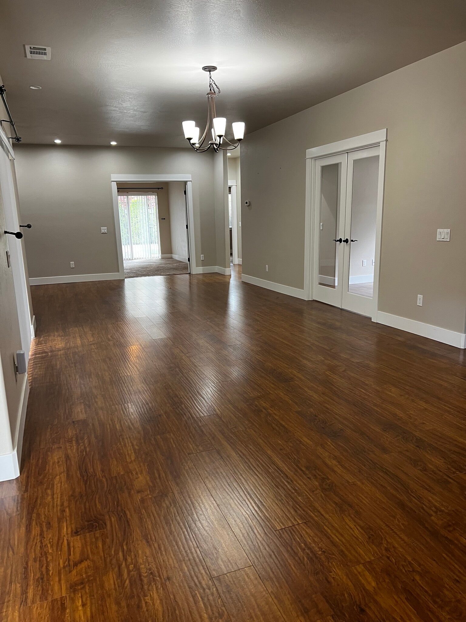 Living/dining - 1110 Catherine Way