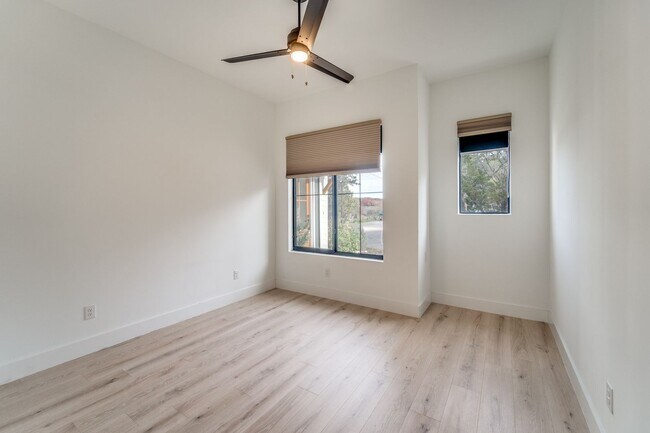 Building Photo - 1211 Westhaven Dr