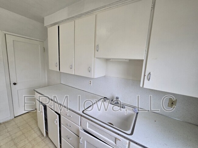 Building Photo - 269 Madison St