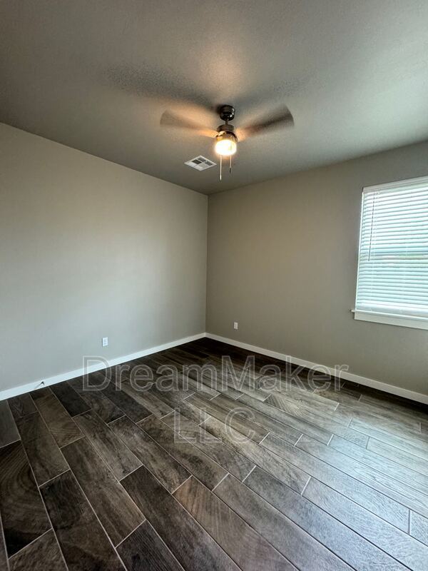 Building Photo - 5328 Red Maple Ave