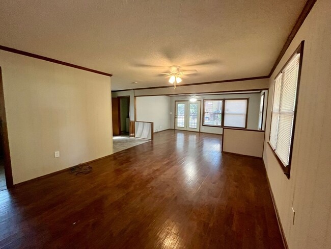 Building Photo - 3 Bedroom 2 Bath Ranch Style House in Pendleton
