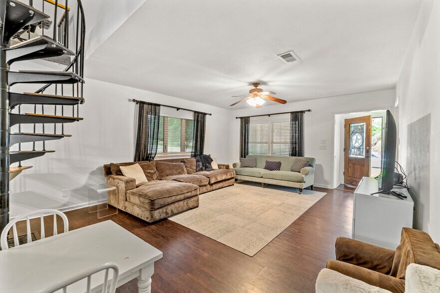Building Photo - 2204 Forest Trail