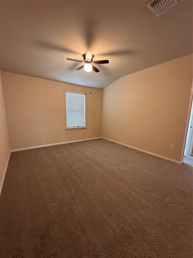 Building Photo - 207 Liard River Rd