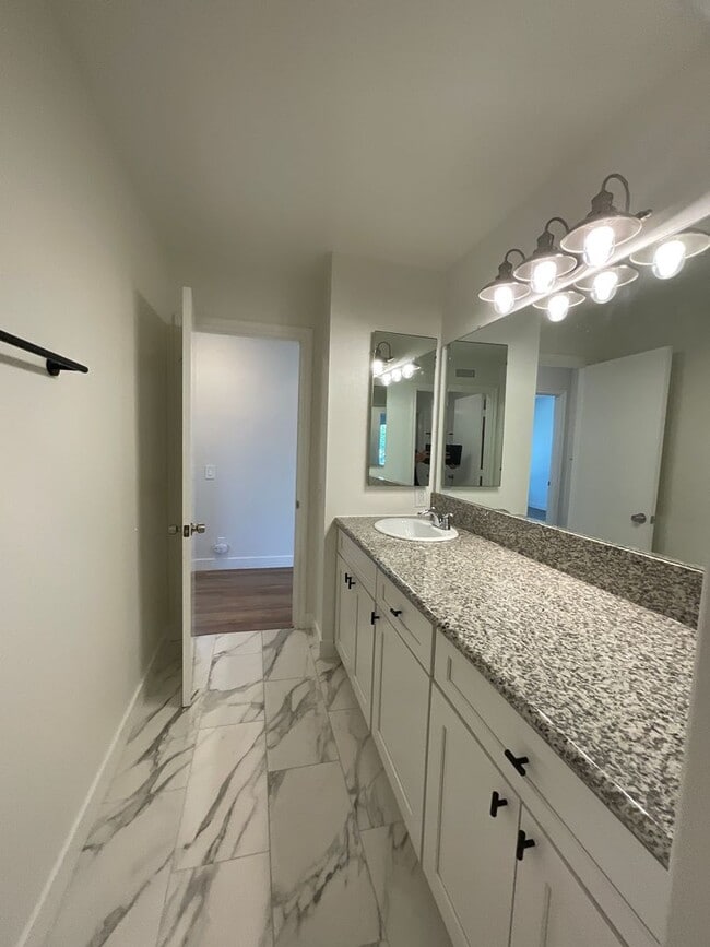 Building Photo - 4 Bedroom 3 Bath 2 Story Home With Family ...