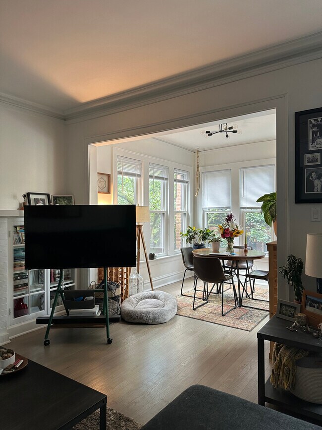 Building Photo - 6341 N Wayne Ave