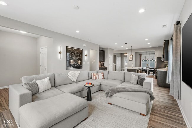 Building Photo - 366 Steeples Blvd