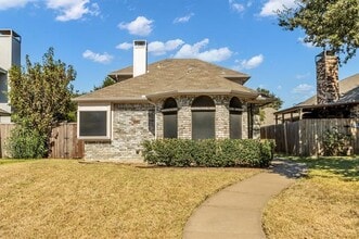 Building Photo - 2015 Falcon Ridge Dr