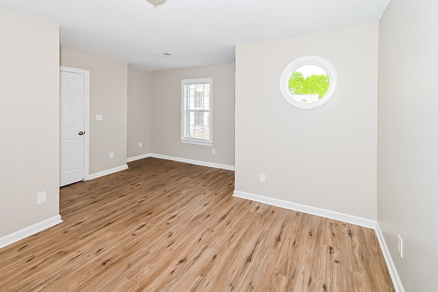 Building Photo - 2685 Graystone Dr