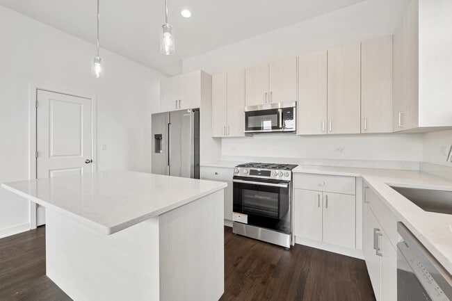 Building Photo - 1952 W Ohio St