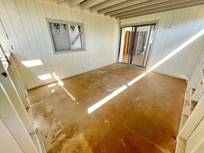 Building Photo - South Kihei 2 Bedroom / 1 Bathroom Unfurnished downstairs unit  - Peekaboo Ocean View