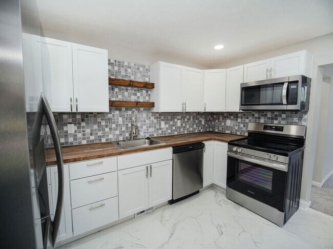 Building Photo - 260 S 27th St